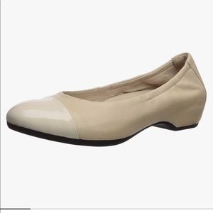 New Dansko Lisanne Nappa Leather Flats- Size: 39, Color: Ivory